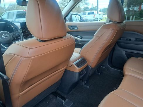 Used 2024 Nissan Pathfinder Platinum w/ Cargo Package image 23