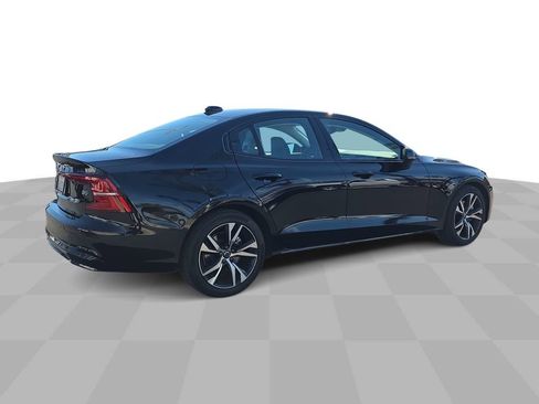 Used 2024 Volvo S60 B5 Core image 8