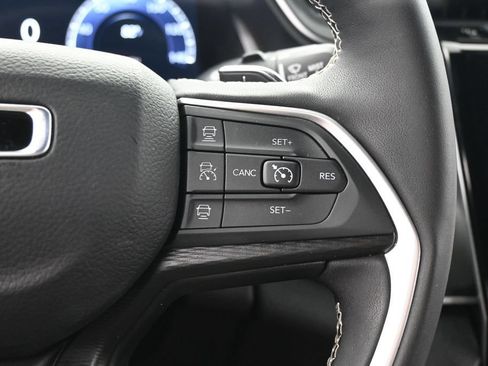 Used 2025 Jeep Grand Cherokee Altitude RWD image 44