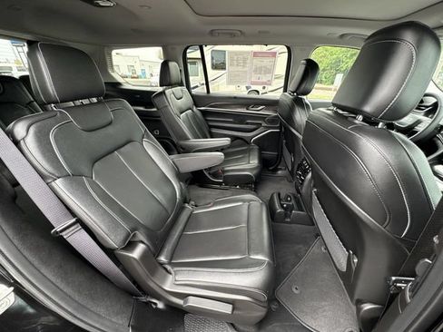 Used 2024 Jeep Grand Cherokee L Limited w/ Luxury Tech Group II AWD/4WD image 28