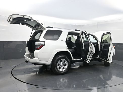 Used 2021 Toyota 4Runner SR5 Premium image 38