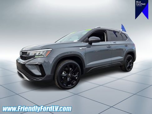 Used 2023 Volkswagen Taos SE w/ Panoramic Sunroof Package FWD image 3