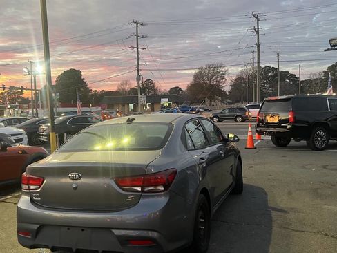 Used 2019 Kia Rio S image 6