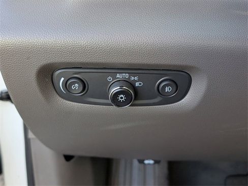 Used 2021 Chevrolet Traverse LT w/ LT Premium Package image 28