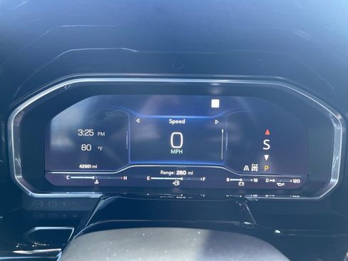 Certified 2023 Chevrolet Silverado 1500 High Country w/ Technology Package AWD/4WD image 16