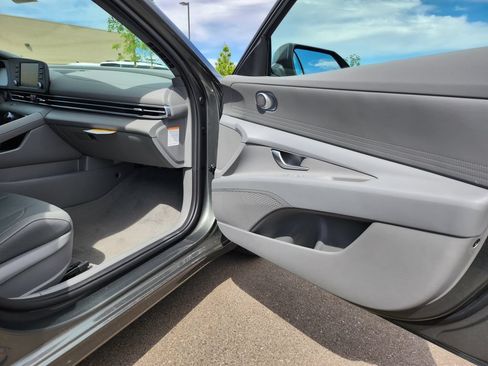 New 2026 Hyundai Elantra Hybrid FWD image 23