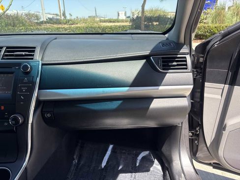 Used 2016 Toyota Camry SE FWD image 17