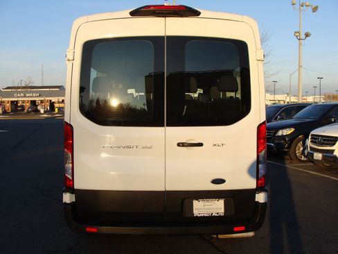 Used 2022 Ford Transit 350 XLT image 5