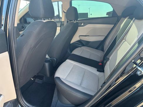 Used 2022 Hyundai Accent SE FWD image 3