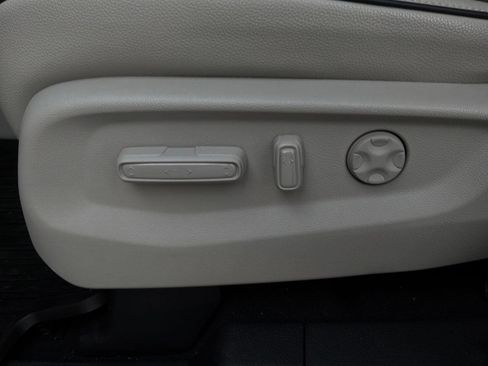 Used 2025 Honda Odyssey Touring image 9