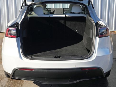 Used 2021 Tesla Model Y Long Range image 10