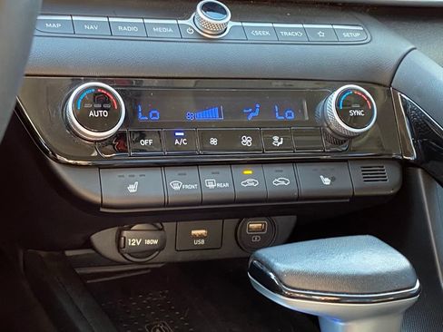 Used 2023 Hyundai Elantra SEL w/ Convenience Package FWD image 13