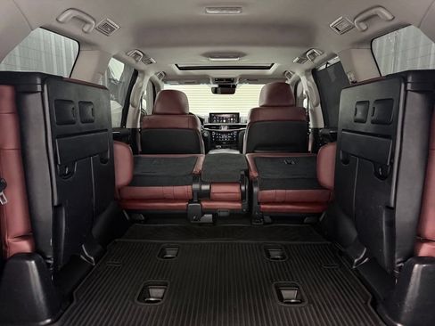Used 2016 Lexus LX 570 4WD image 40