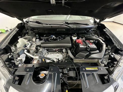 Used 2017 Nissan Rogue SV AWD/4WD image 33