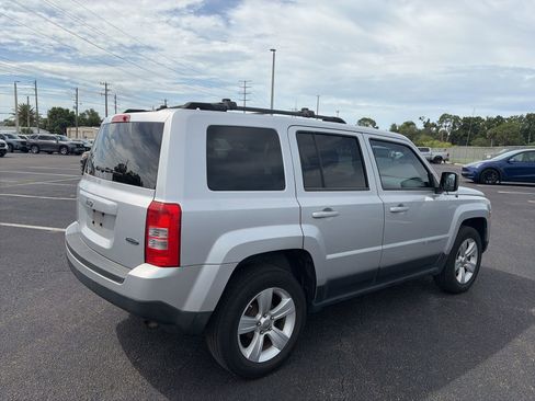 Used 2012 Jeep Patriot Latitude FWD image 7