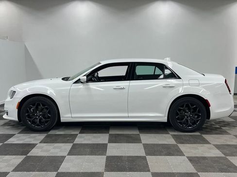 Used 2023 Chrysler 300 Touring L w/ Comfort Group image 6