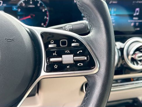 Used 2021 Mercedes-Benz GLA 250 w/ Premium Package image 38