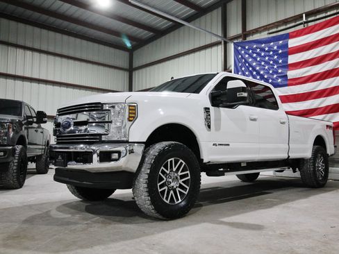 Used 2019 Ford F350 Lariat w/ Lariat Value Package AWD/4WD image 3