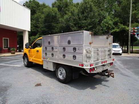 Used 2018 Ford F250 XL w/ Power Equipment Group RWD image 3