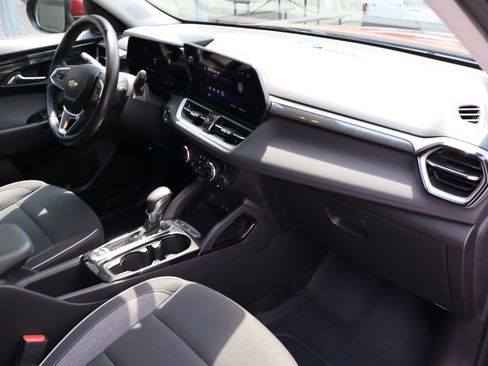 Used 2024 Chevrolet TrailBlazer LT w/ LT Cold Weather Package FWD image 25