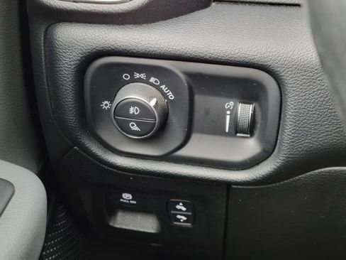 Used 2020 RAM 1500 Big Horn AWD/4WD image 12