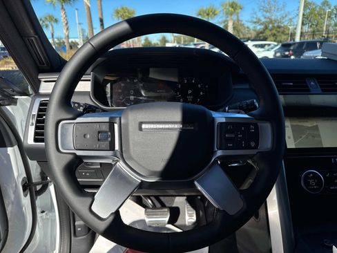 New 2025 Land Rover Discovery Dynamic SE image 27