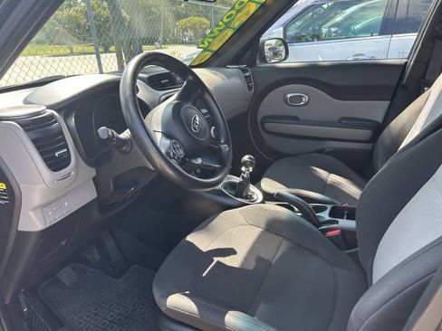 Used 2014 Kia Soul FWD image 3