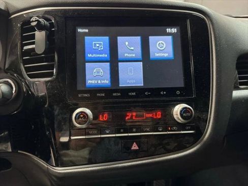 Used 2022 Mitsubishi Outlander LE image 11