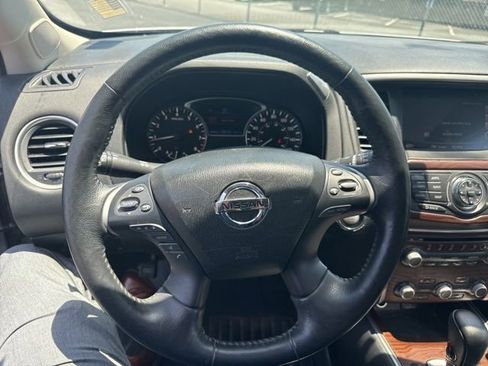 Used 2019 Nissan Pathfinder Platinum FWD image 11