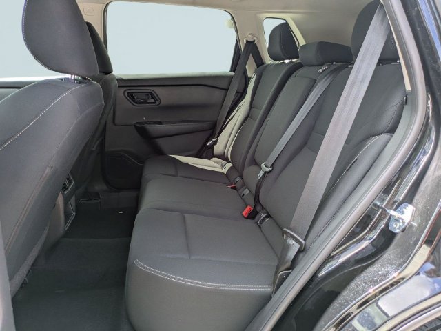 Used 2024 Nissan Rogue S FWD image 14