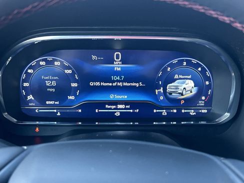 Used 2024 Chevrolet Suburban RST image 18