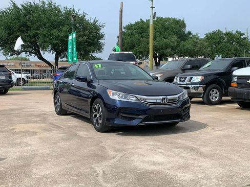 Used 2017 Honda Accord LX image 3
