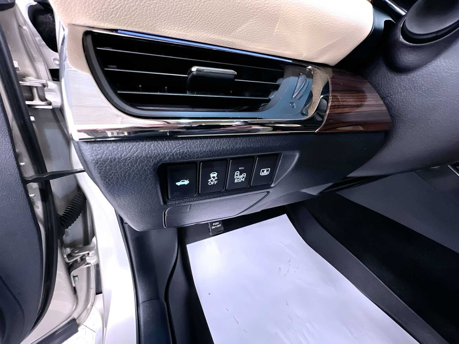 Used 2015 Toyota Avalon Limited w/ Technology Package FWD image 16
