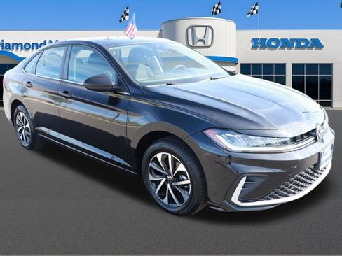 Used 2025 Volkswagen Jetta S image 1