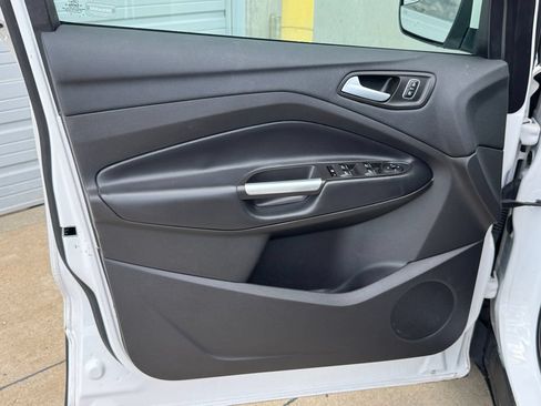 Used 2019 Ford Escape SEL AWD/4WD image 16