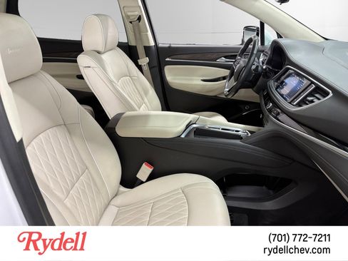 Used 2023 Buick Enclave Avenir w/ Avenir Technology Package AWD/4WD image 17