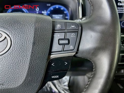 Used 2025 Toyota Camry XSE FWD image 17