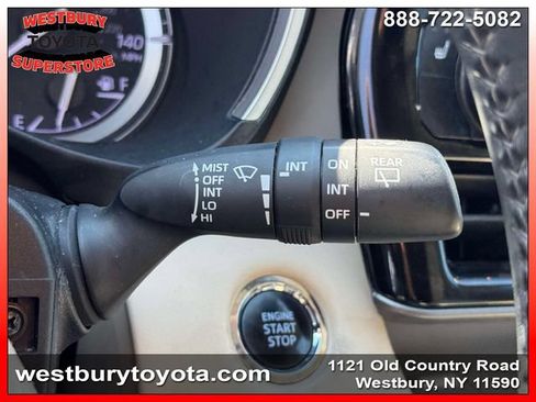 Used 2022 Toyota Highlander XLE AWD/4WD image 27