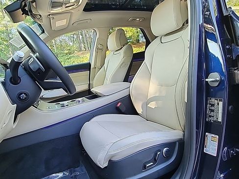 Certified 2026 Genesis GV70 2.5T Advanced AWD/4WD image 9