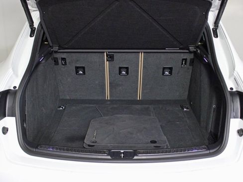 Used 2025 Porsche Macan w/ Premium Package Plus image 14