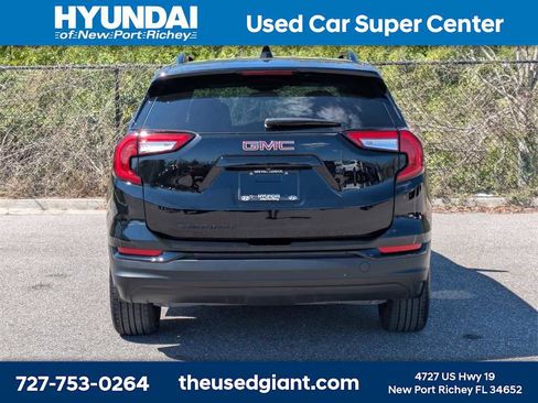 Used 2022 GMC Terrain SLE w/ Driver Convenience Package image 4