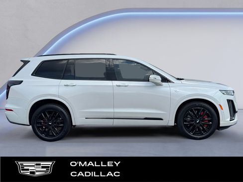 Used 2024 Cadillac XT6 Sport w/ LPO, Onyx Lite Package AWD/4WD image 6