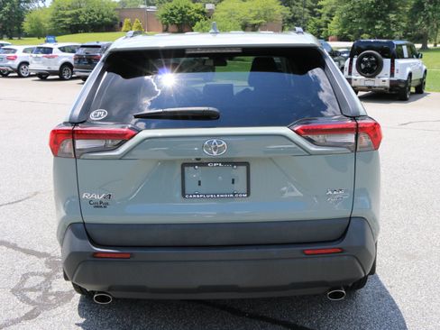 Used 2020 Toyota RAV4 XLE Premium AWD/4WD image 4