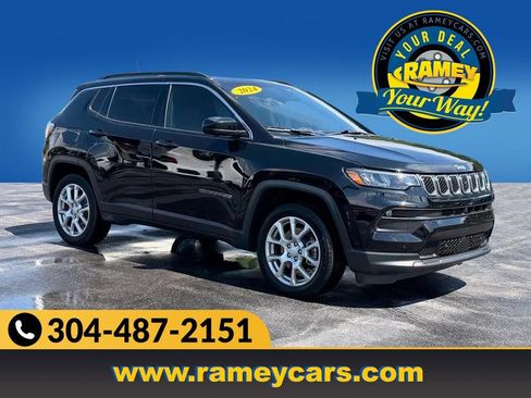 Used 2024 Jeep Compass Latitude w/ Sun and Sound Group AWD/4WD image 1