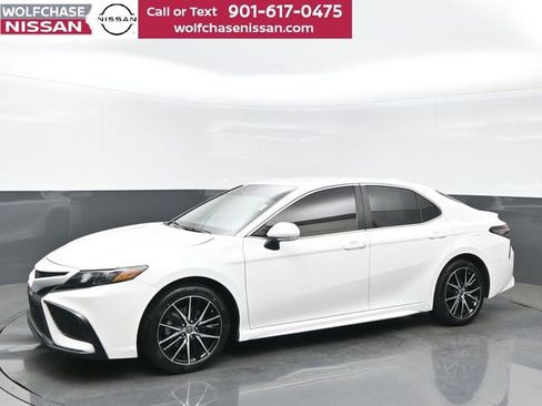 Used 2023 Toyota Camry SE FWD image 2