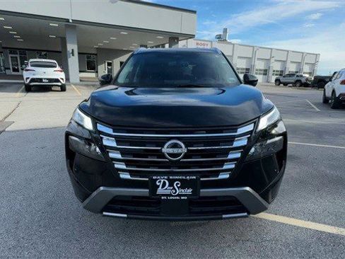 Used 2024 Nissan Rogue SL image 3