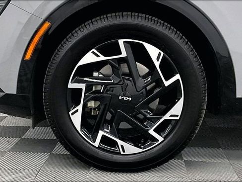 Used 2024 Kia Sportage SX image 9