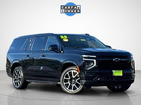 Used 2025 Chevrolet Suburban RST image 2