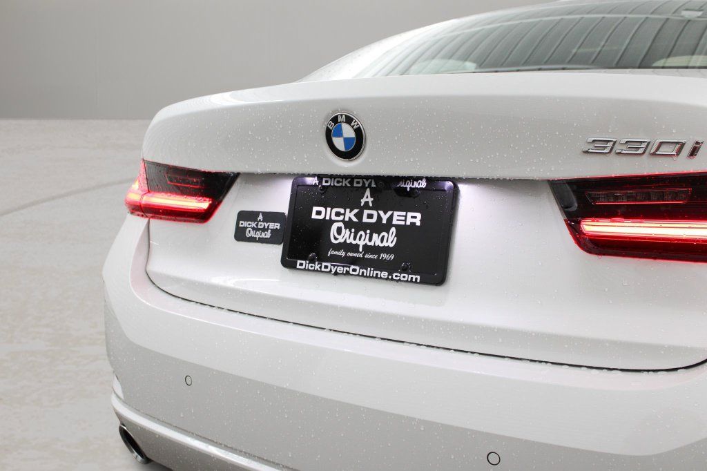 Used 2026 BMW 330i Sedan w/ Convenience Package RWD image 32