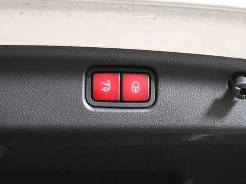 Used 2023 Mercedes-Benz C 300 4MATIC Sedan image 34